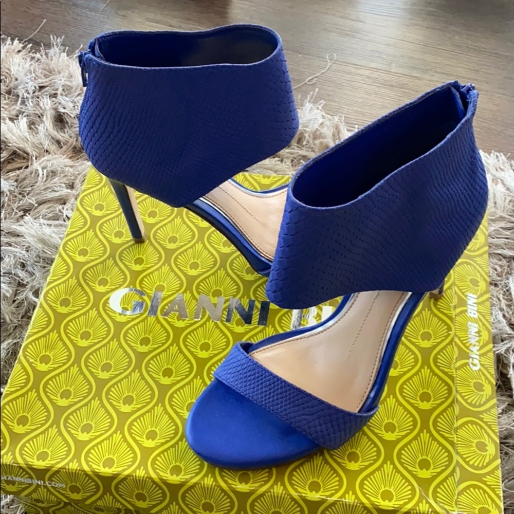 Gianni Bini Rolling Blue Tahlia Heels